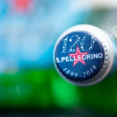 s.pellegrino-120years-red-star-detail_1